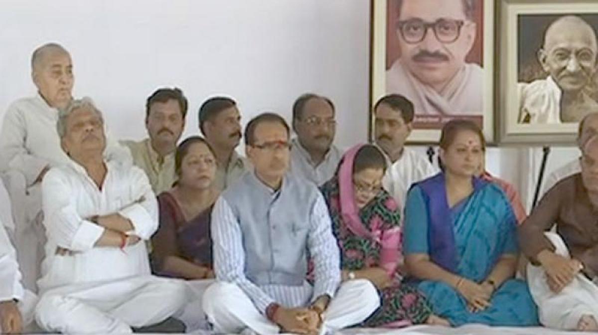 Madhya Pradesh CM sits on indefinite fast amid farmer protests